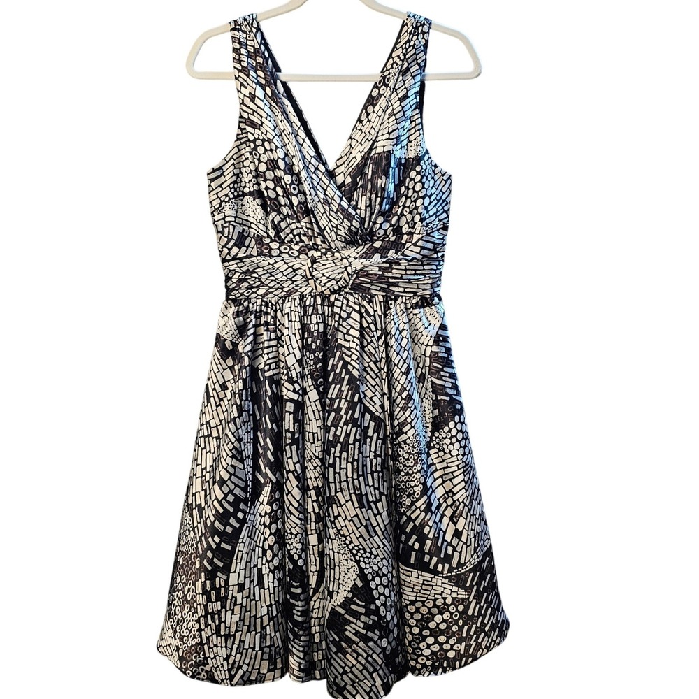 White House Black Market Blk Silver Mosaic V-Neck Fit-N-Flare Dress Size 6 NWOT